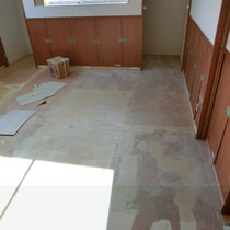床　フロアータイル施工の画像